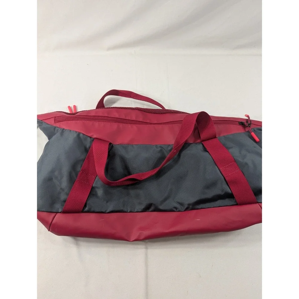 The North Face Apex Gym 32L nylon gym travel duffel bag Red Gray